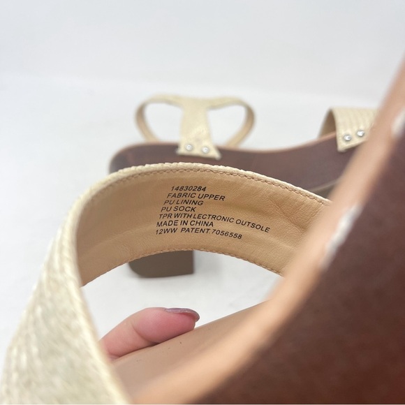 NEW Torrid Woodgrain Platform Heel Sandal (WW) Tan Brown Chunky Size 12 - Picture 9 of 10